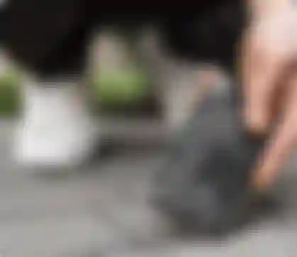 Kép egy törött képernyőjű telefonról
