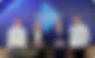 Eger vízilabda csapat elnöke és játékosai az együttműködés bejelentésén